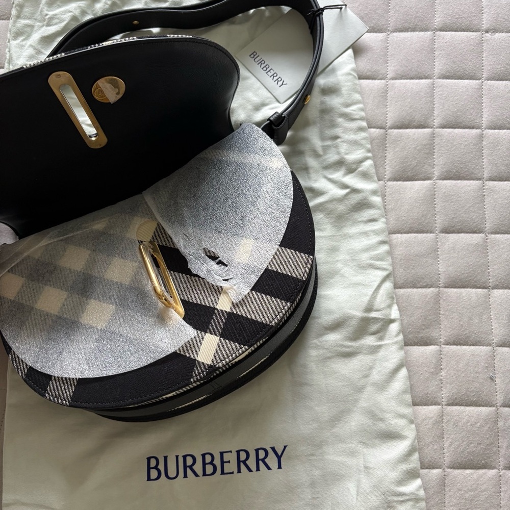 AUTHENTIC Burberry Black & Cream Checkered Shoulder Bag with Gold Closure - Picture 7 of 8